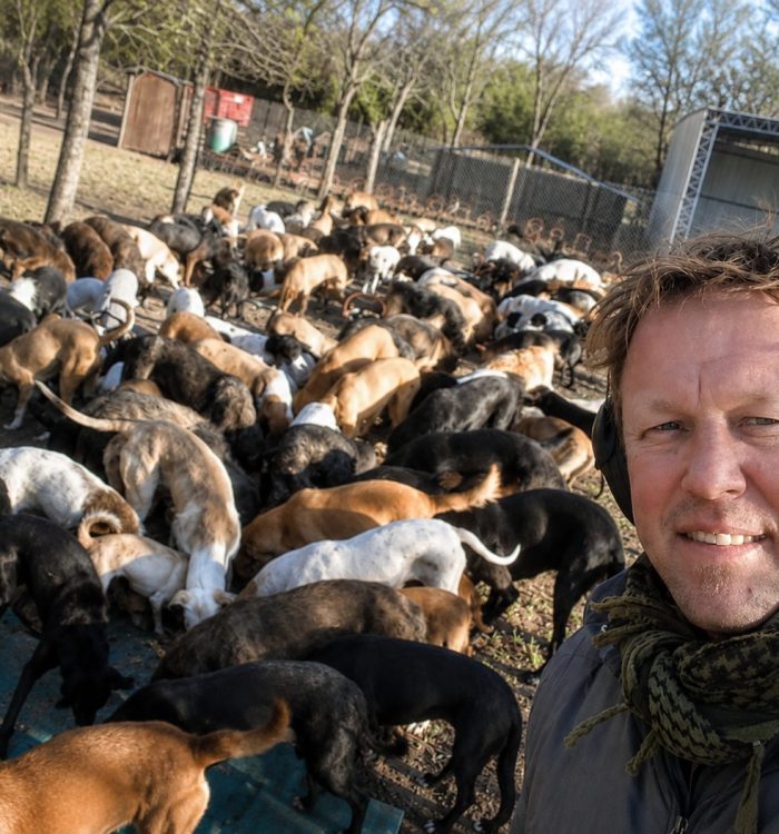 De perder a su perra a rescatar a miles: quién era “El Polaco” Groh Riemersma, el proteccionista que convirtió su vida en una lucha por los animales