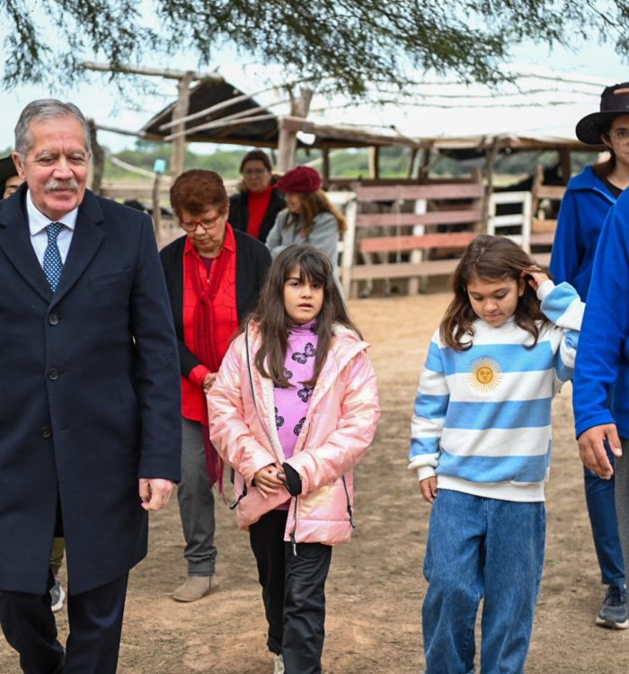 El Gobernador visitó la reserva ecológica y granja de la Fundación Estilo Campo en el departamento Silípica