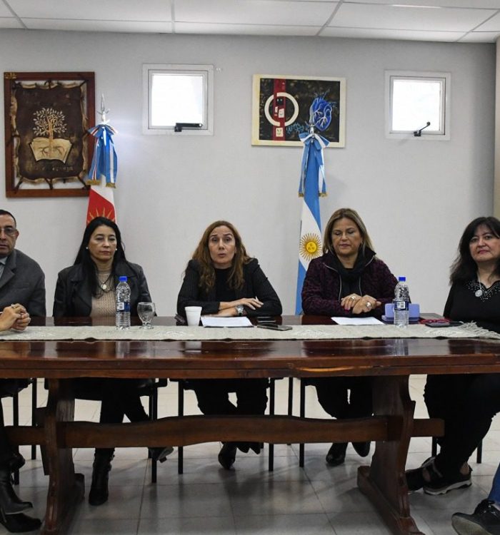 Convocan a docentes a ratificar preinscripciones para el concurso de oposición de cargos directivos