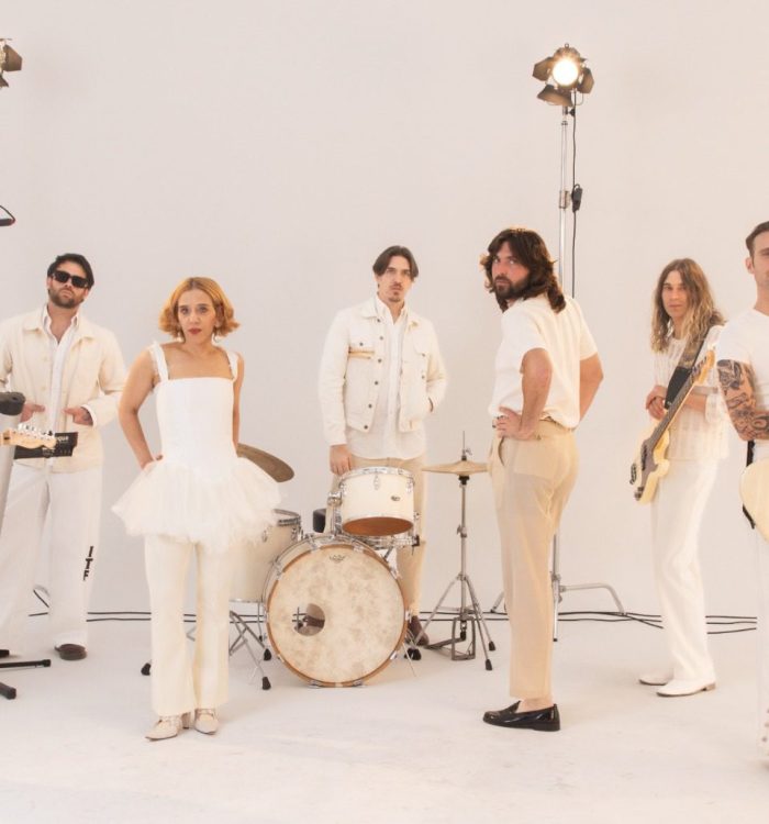 INDIOS Y JULIANA GATTASPRESENTAN «HARÉ LO QUE ME PIDAS» UNA COLABORACIÓN CON ALMA DE HIT INSTANTÁNEO